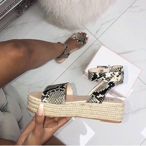 Printed Summer shoe with platform bottom